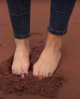 Lisa Gilroy feet photo 4