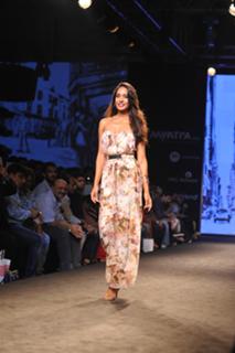 Lisa Haydon feet photo 6