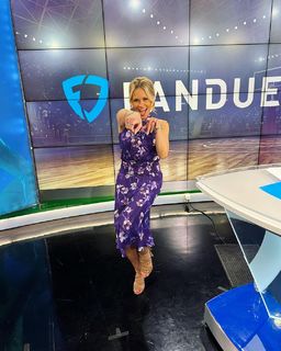 Lisa Kerney feet photo 9