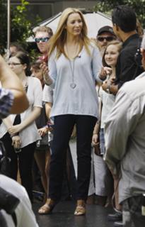 Lisa Kudrow feet photo thumbnail