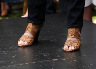 Lisa Kudrow feet photo thumbnail