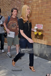 Lisa Kudrow feet photo thumbnail