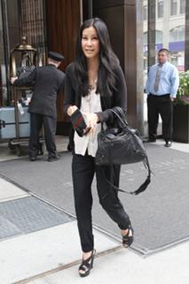 Lisa Ling feet photo thumbnail