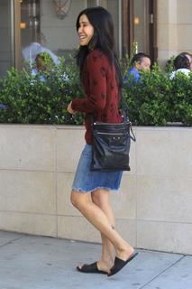 Lisa Ling feet photo thumbnail