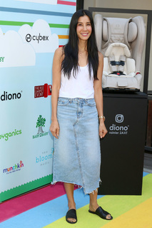 Lisa Ling feet photo thumbnail
