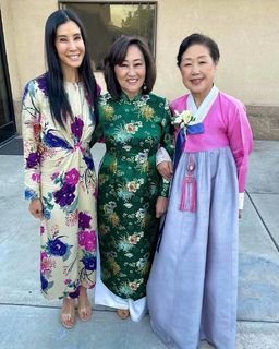 Lisa Ling feet photo thumbnail