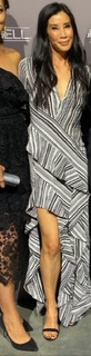 Lisa Ling feet photo thumbnail