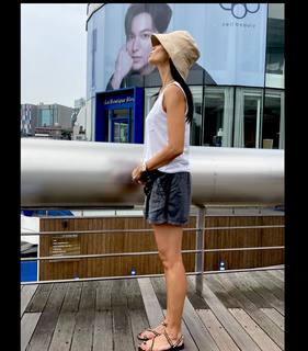 Lisa Ling feet photo thumbnail