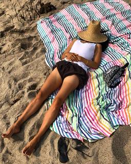 Lisa Ling feet photo thumbnail