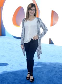 Lisa Loeb feet photo 13