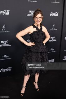 Lisa Loeb feet photo 1