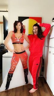 Lisa Marie Varon feet photo thumbnail