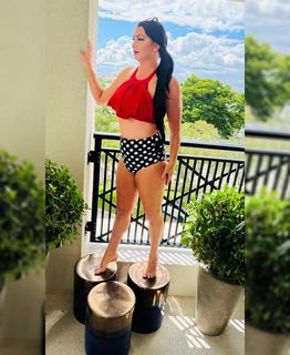 Lisa Marie Varon feet photo thumbnail