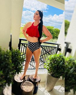 Lisa Marie Varon feet photo thumbnail