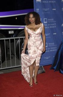 Lisa Nicole Carson feet photo 11
