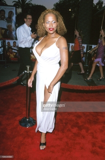 Lisa Nicole Carson feet photo 19