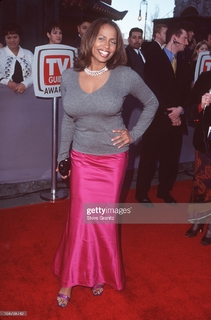 Lisa Nicole Carson feet photo 16