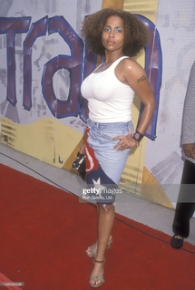 Lisa Nicole Carson feet photo 7