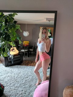 Lisa Peach feet photo thumbnail