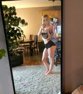 Lisa Peach feet photo thumbnail