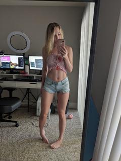 Lisa Peach feet photo thumbnail
