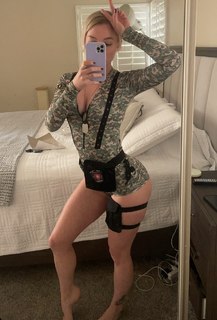 Lisa Peach feet photo thumbnail