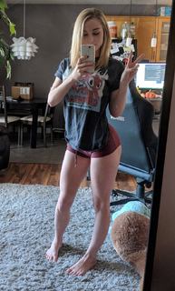 Lisa Peach feet photo thumbnail