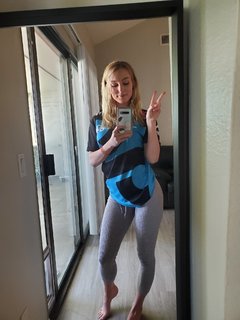 Lisa Peach feet photo thumbnail