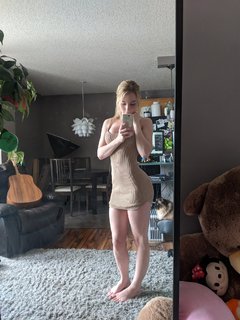 Lisa Peach feet photo thumbnail