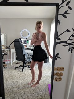 Lisa Peach feet photo thumbnail