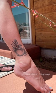 Lisa Peach feet photo thumbnail