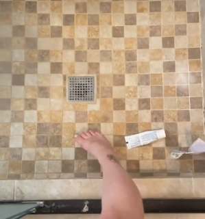 Lisa Peach feet photo thumbnail