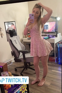 Lisa Peach feet photo thumbnail