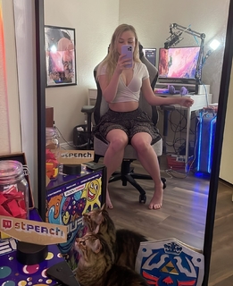 Lisa Peach feet photo thumbnail