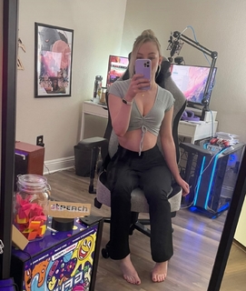 Lisa Peach feet photo thumbnail