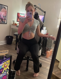 Lisa Peach feet photo thumbnail