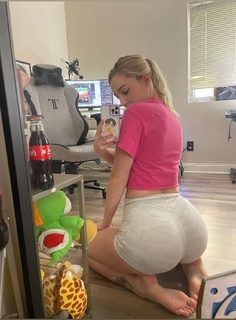 Lisa Peach feet photo thumbnail