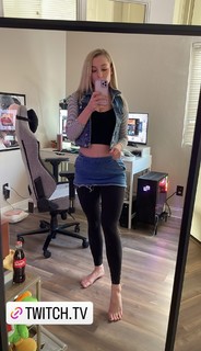 Lisa Peach feet photo thumbnail