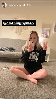 Lisa Peach feet photo thumbnail
