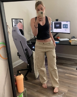 Lisa Peach feet photo thumbnail
