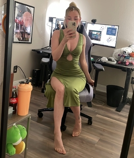 Lisa Peach feet photo thumbnail