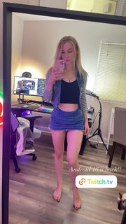 Lisa Peach feet photo thumbnail