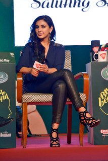 Lisa Ray feet photo 2