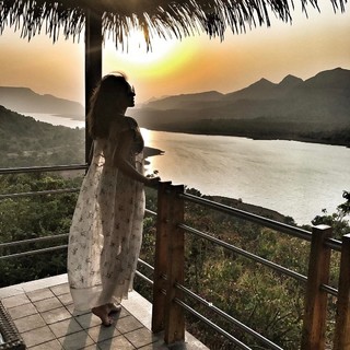 Lisa Ray feet photo 9