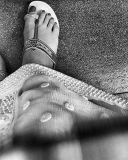 Lisa Ray feet photo 12