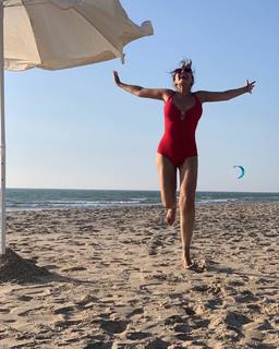 Lisa Ray feet photo 10