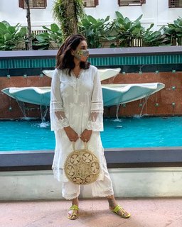 Lisa Ray feet photo 2