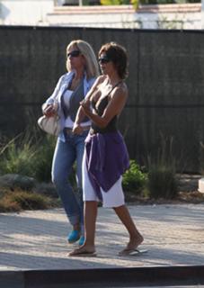 Lisa Rinna feet photo thumbnail