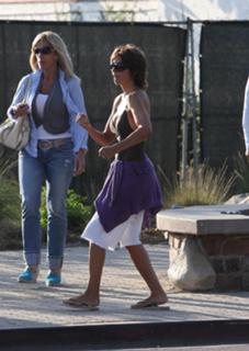Lisa Rinna feet photo thumbnail