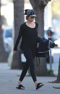 Lisa Rinna feet photo thumbnail